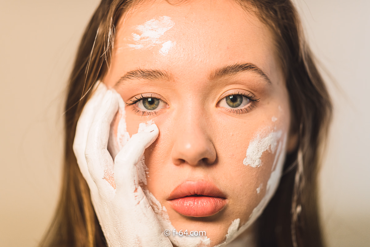 Creative indoor styling with glitter and body paint preparation